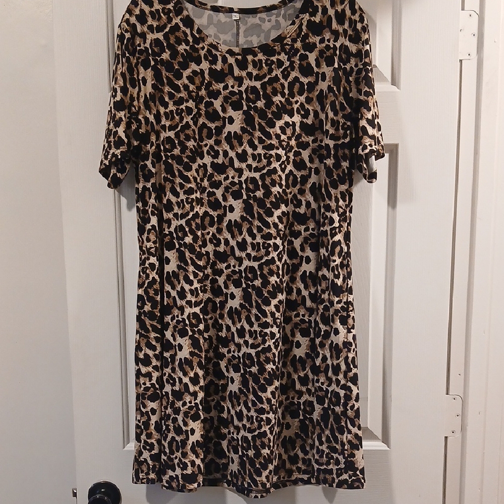 Leopard Print Women's T-shirt Dress With Pockets